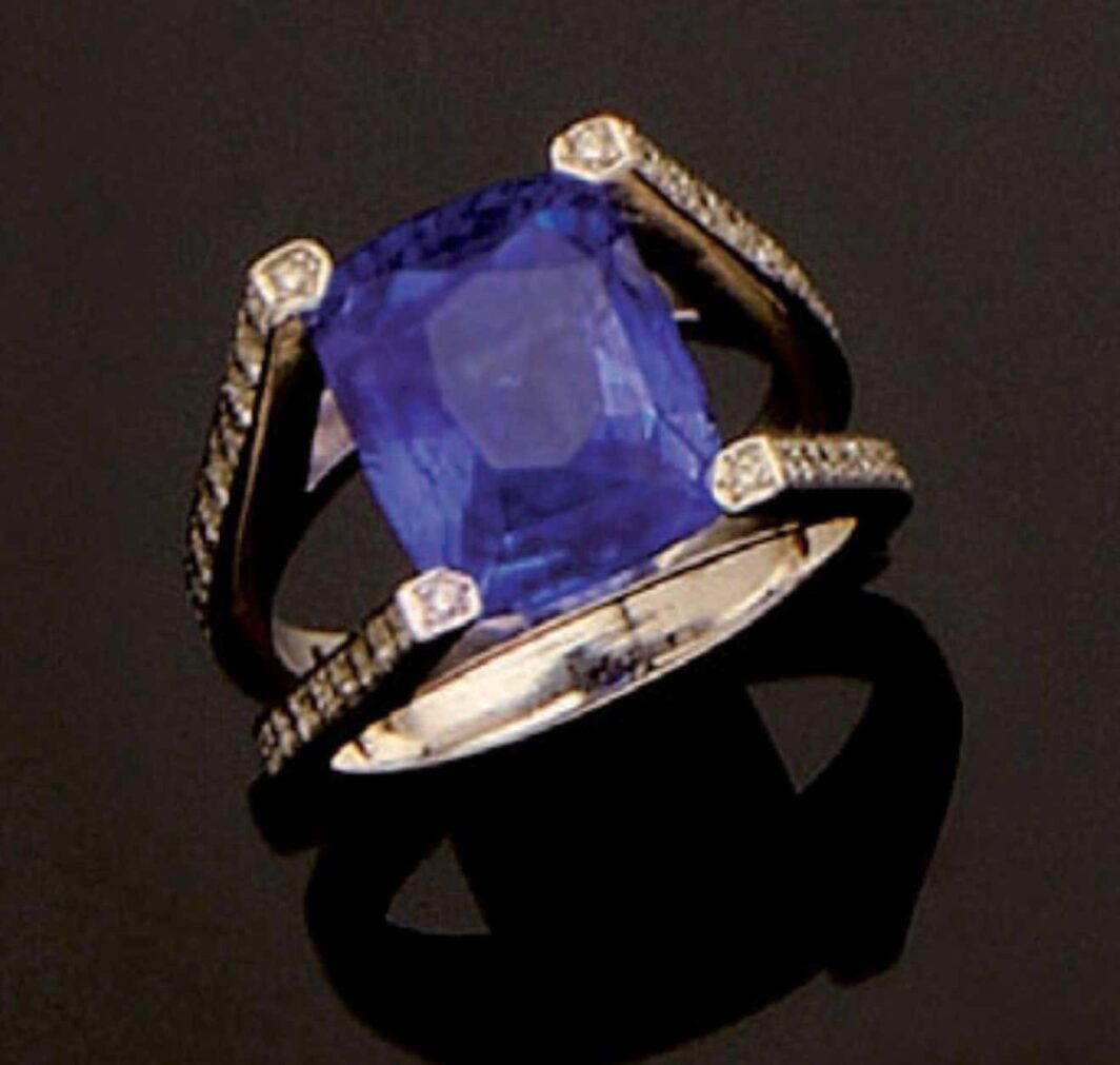 Saphir de Ceylan non chauffé serti sur une bague en diamant – Image 4
