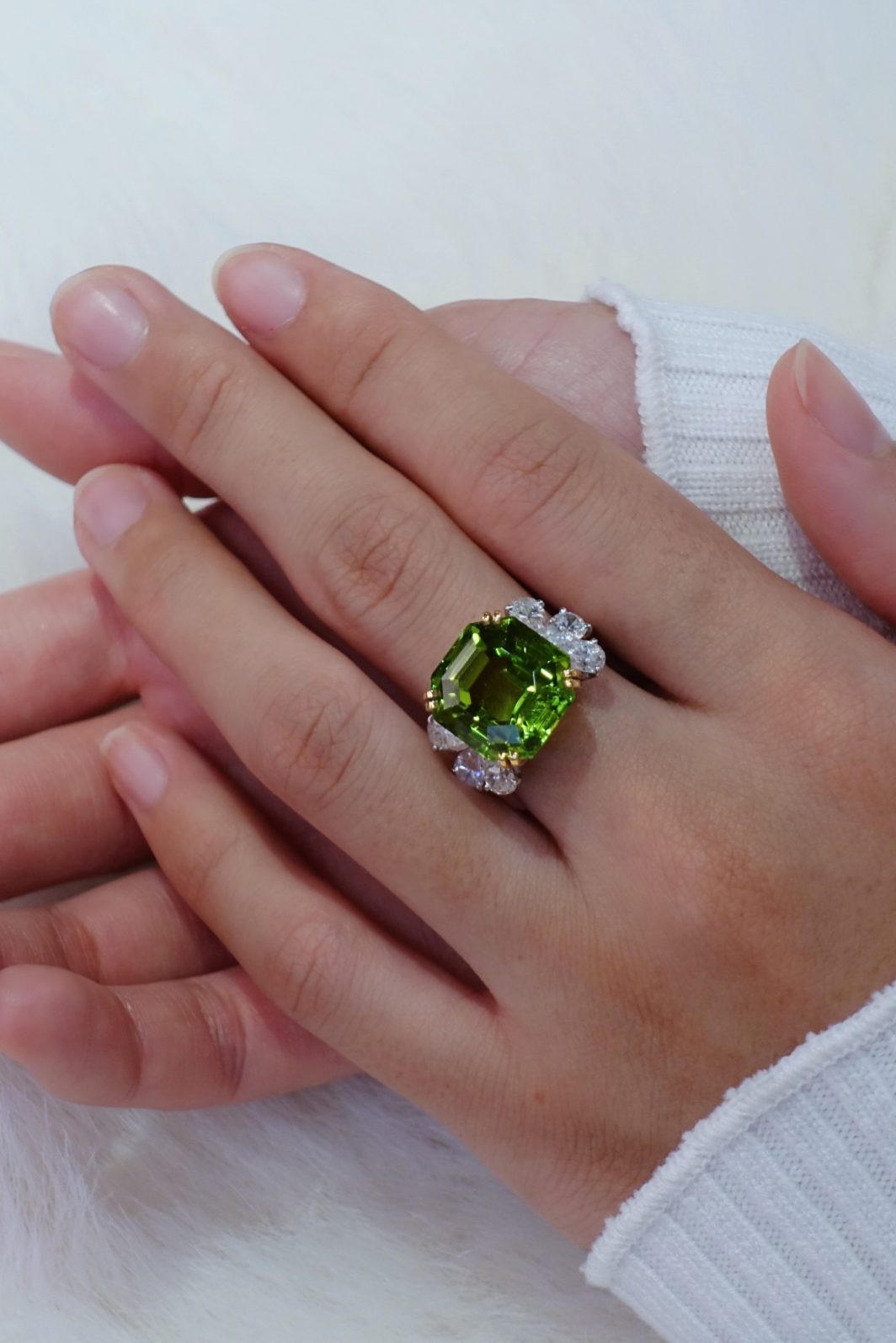 14,81 carats peridot and diamonds platinum ring – Image 4